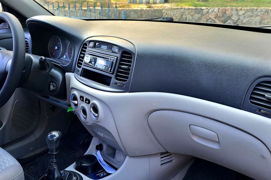 Продам Hyundai Accent  Официальный. Сервис. книга.  2008 года в Днепре