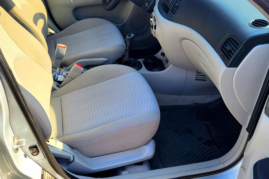 Продам Hyundai Accent  Официальный. Сервис. книга.  2008 года в Днепре