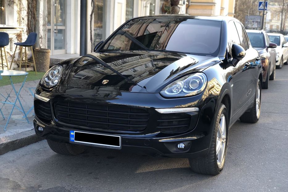 Продам Porsche Cayenne гибрид 2016 года в Одессе