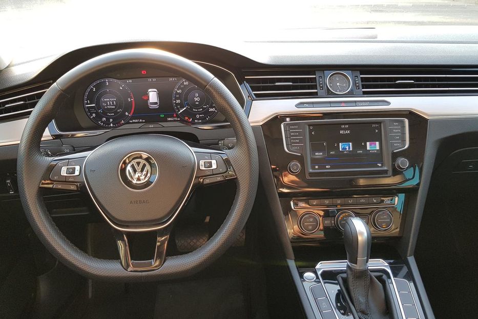 Продам Volkswagen Passat B8 PASSAT 2.0 TDI (B8) 2016 года в Киеве