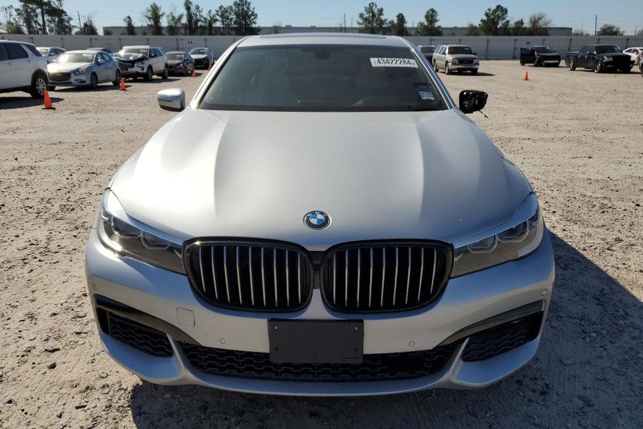 Продам BMW 740 2018 года в Киеве