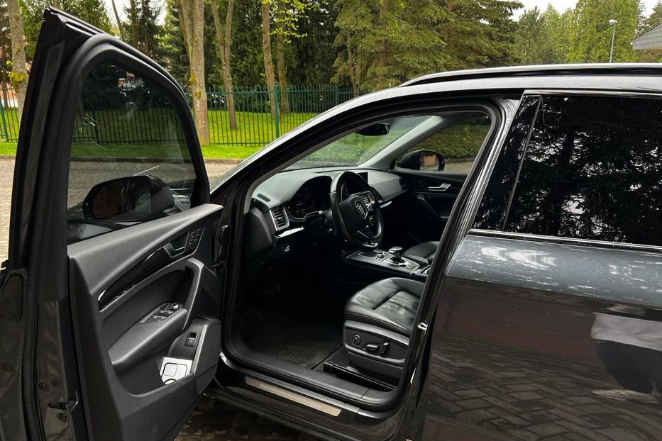 Продам Audi Q5 Premium Plus 2018 года в Львове