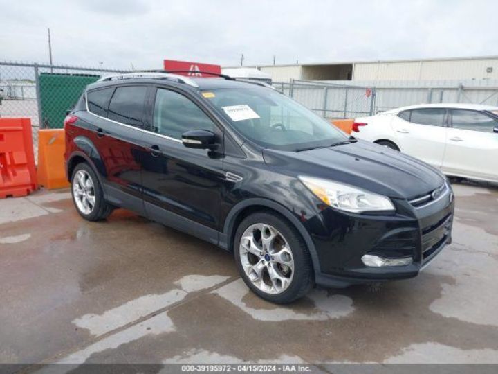 Продам Ford Escape Titanium 2015 года в Киеве