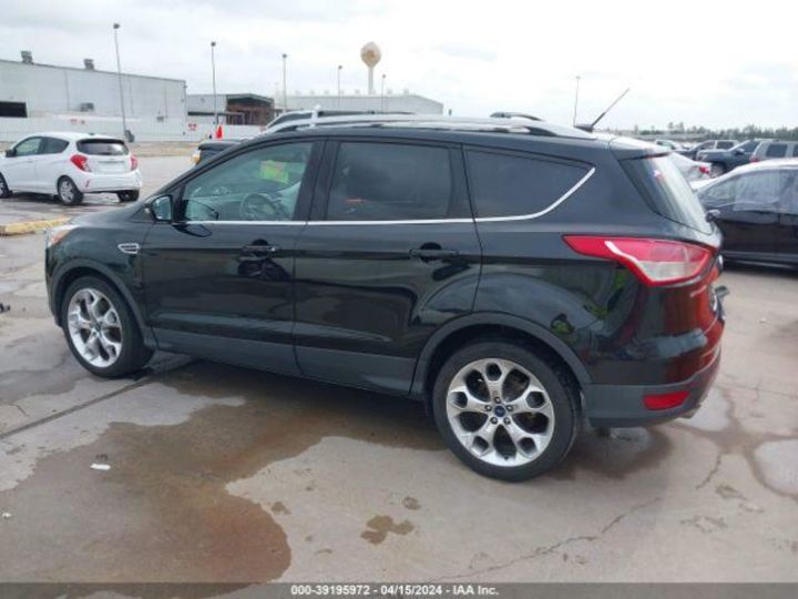 Продам Ford Escape Titanium 2015 года в Киеве