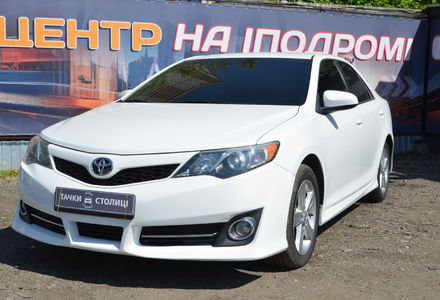 Продам Toyota Camry 2013 года в Киеве