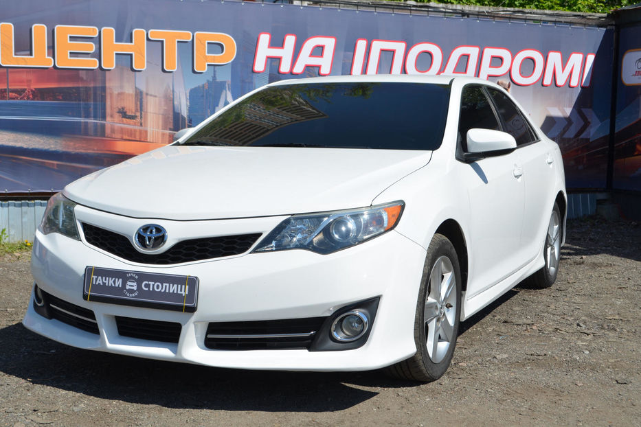 Продам Toyota Camry 2013 года в Киеве