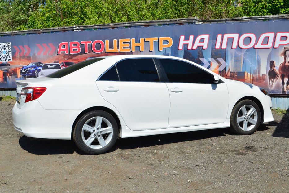 Продам Toyota Camry 2013 года в Киеве