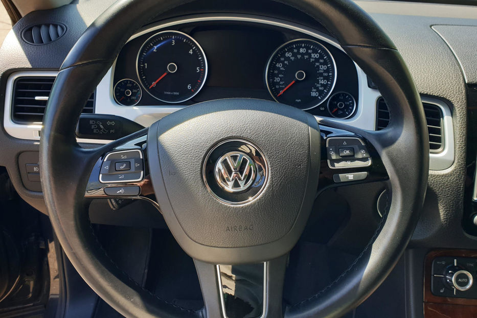 Продам Volkswagen Touareg 2012 года в Киеве