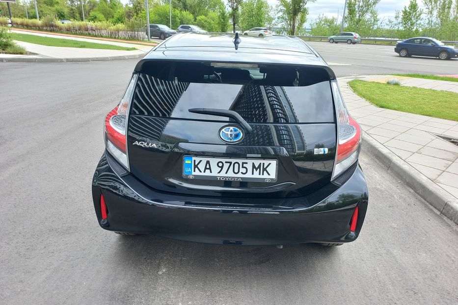 Продам Toyota Prius Aqva - G 2018 года в Киеве