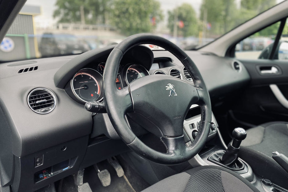 Продам Peugeot 308 2012 года в Киеве