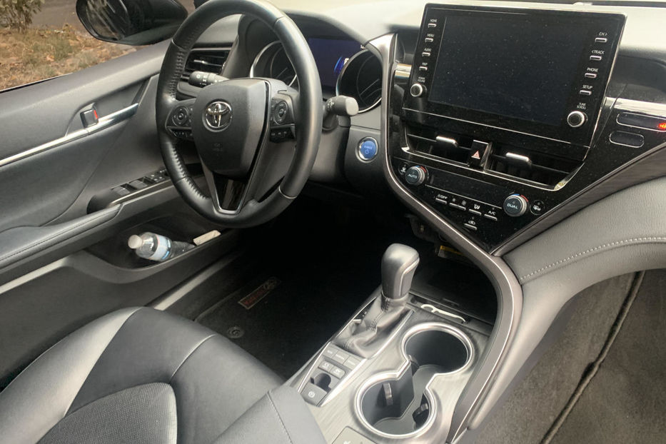 Продам Toyota Camry 2021 года в Киеве