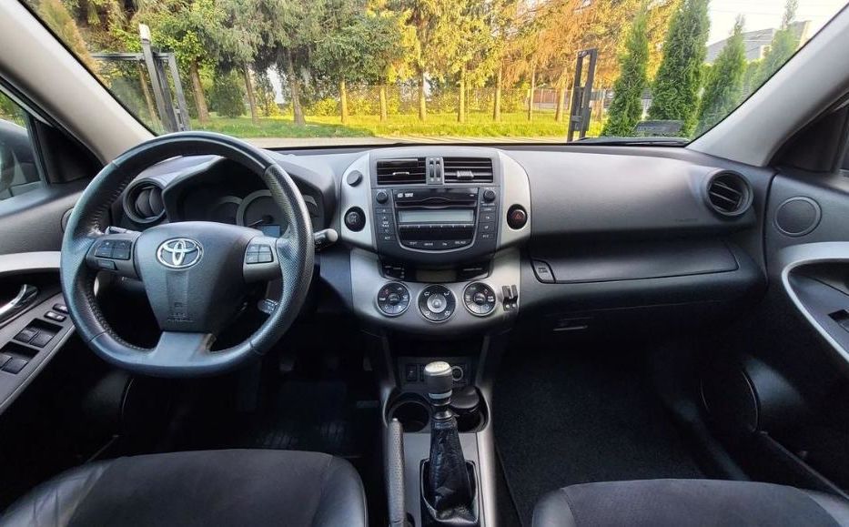 Продам Toyota Rav 4 2008 года в Харькове