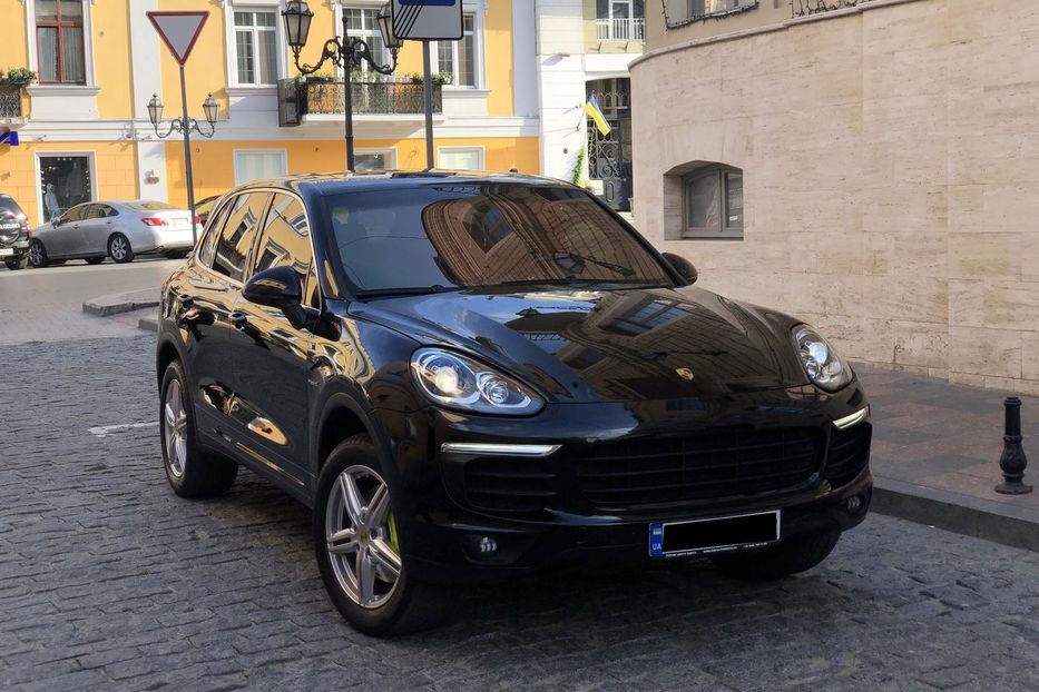 Продам Porsche Cayenne Рестайлинг .Plug-in Hybrid. 2015 года в Одессе