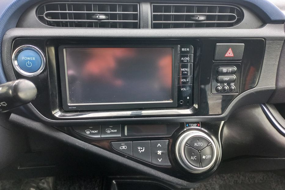 Продам Toyota Prius Aqva 2015 года в Киеве