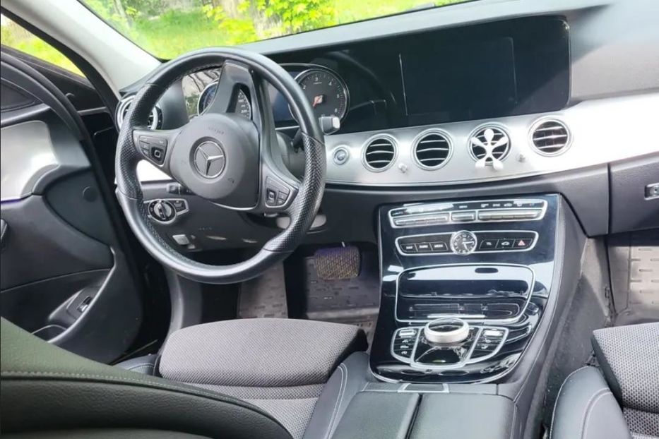 Продам Mercedes-Benz 220 2017 года в Житомире
