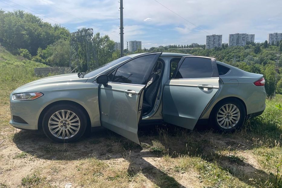 Продам Ford Fusion Hybrid 2.0 2013 года в Киеве