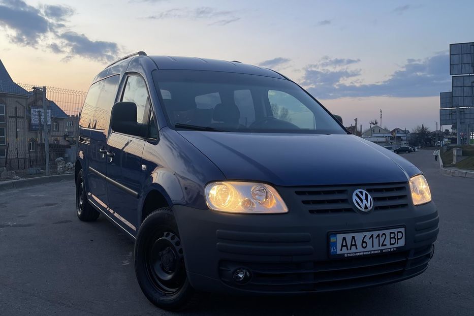 Продам Volkswagen Caddy пасс. Maxi 2009 года в Киеве