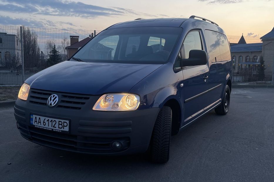 Продам Volkswagen Caddy пасс. Maxi 2009 года в Киеве