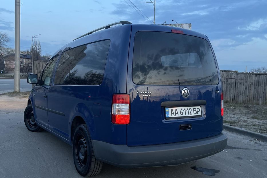 Продам Volkswagen Caddy пасс. Maxi 2009 года в Киеве