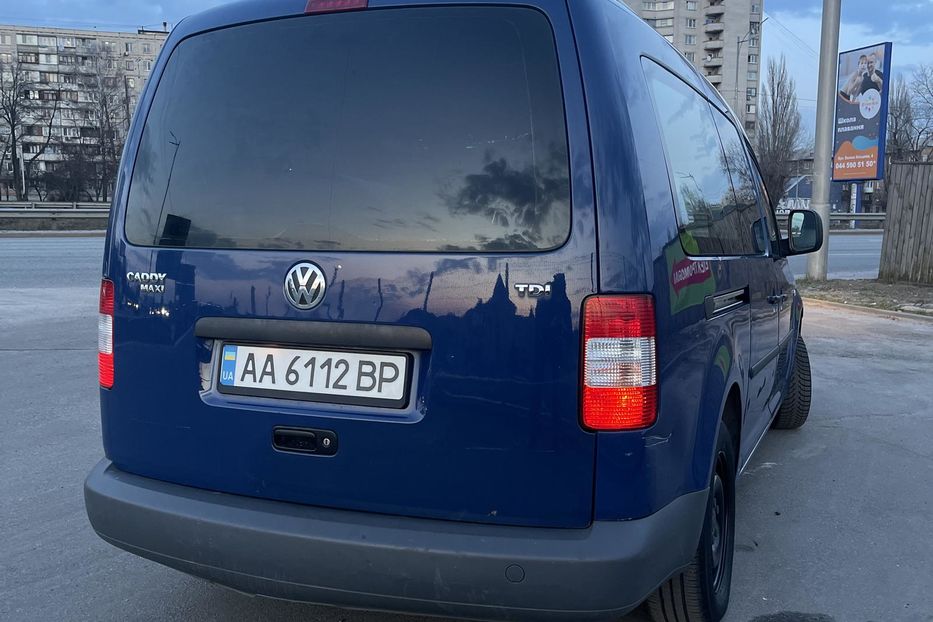 Продам Volkswagen Caddy пасс. Maxi 2009 года в Киеве