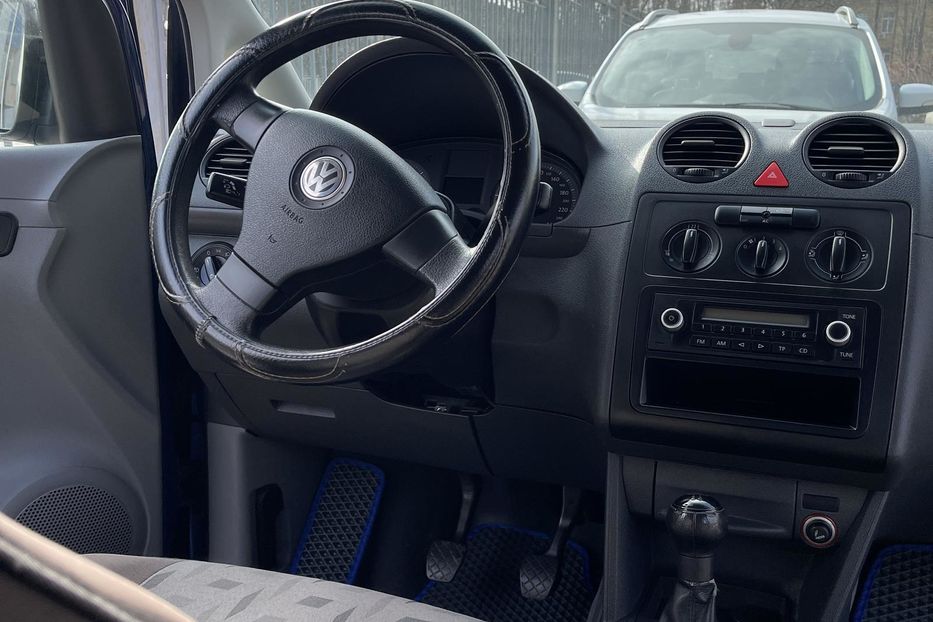 Продам Volkswagen Caddy пасс. Maxi 2009 года в Киеве