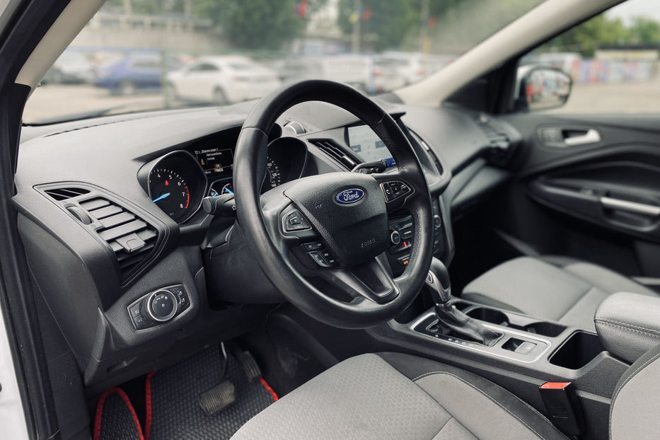 Продам Ford Escape 2019 года в Киеве