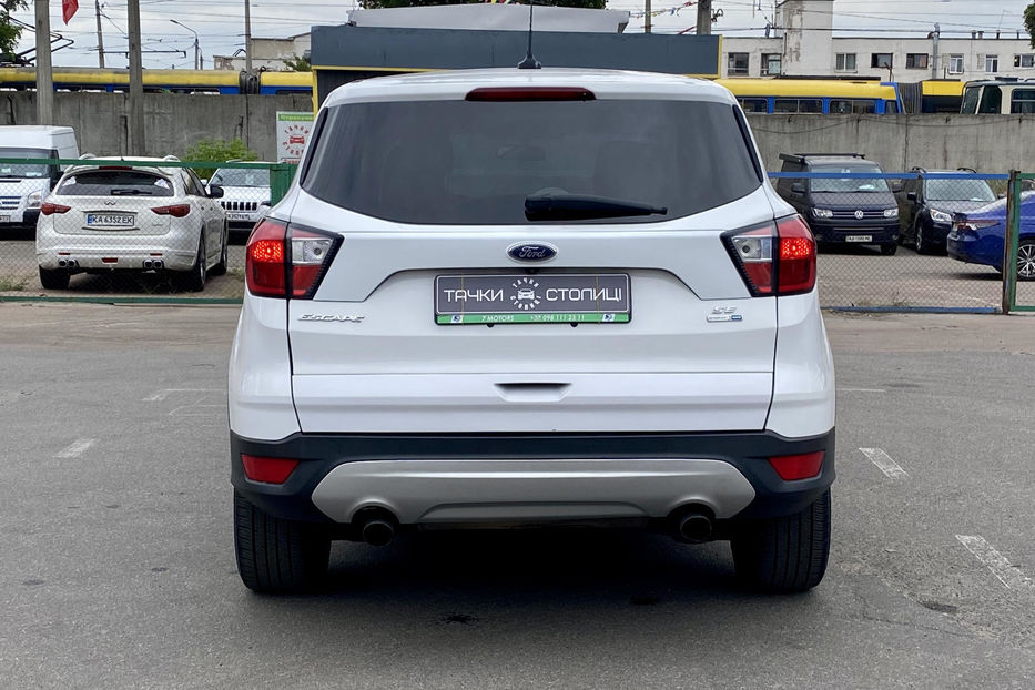 Продам Ford Escape 2019 года в Киеве