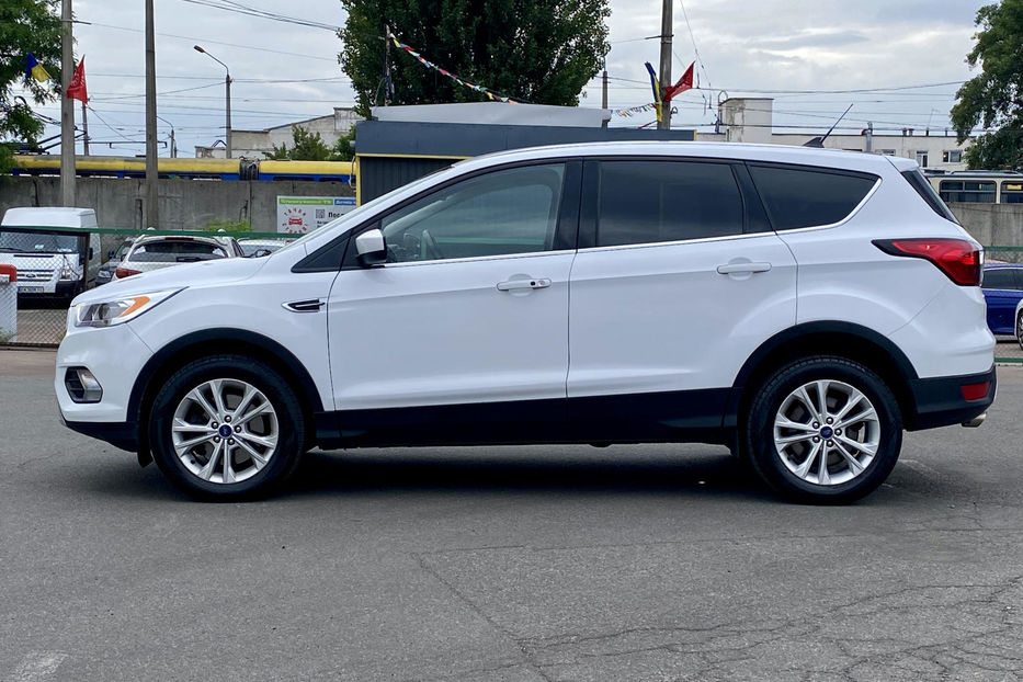 Продам Ford Escape 2019 года в Киеве