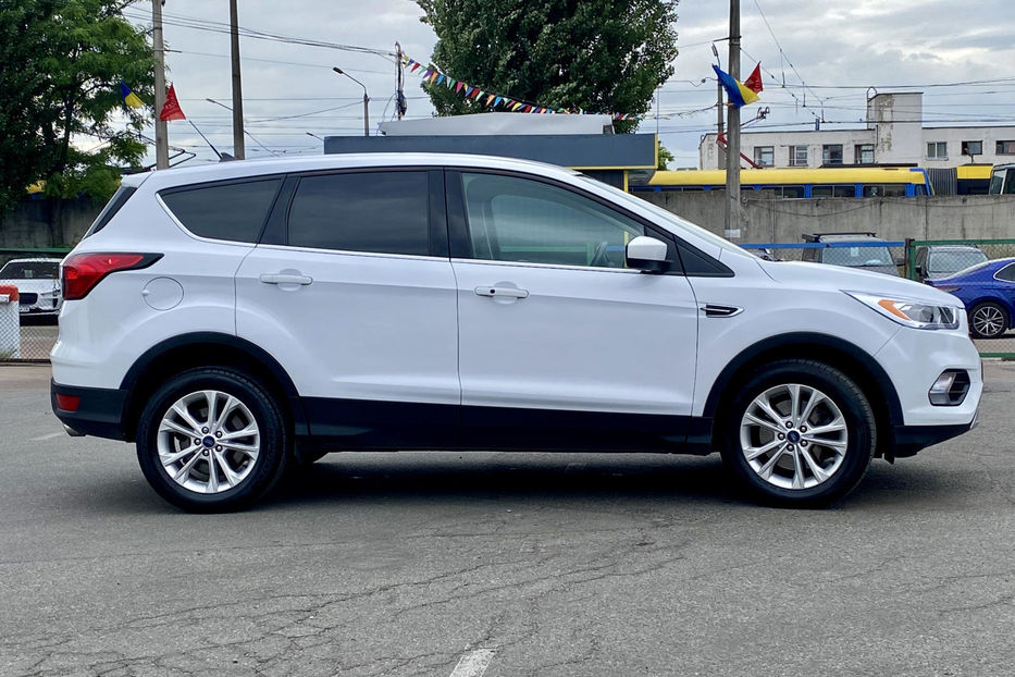 Продам Ford Escape 2019 года в Киеве