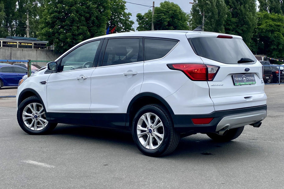 Продам Ford Escape 2019 года в Киеве