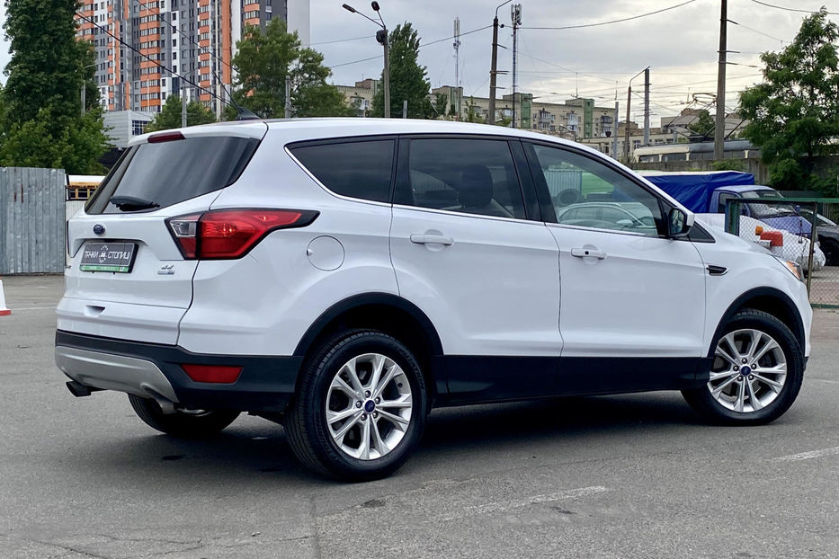 Продам Ford Escape 2019 года в Киеве