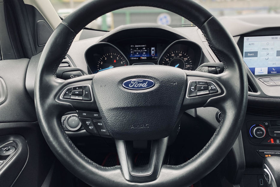 Продам Ford Escape 2019 года в Киеве