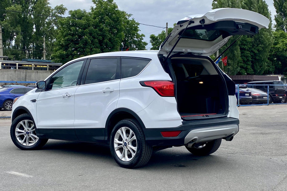 Продам Ford Escape 2019 года в Киеве