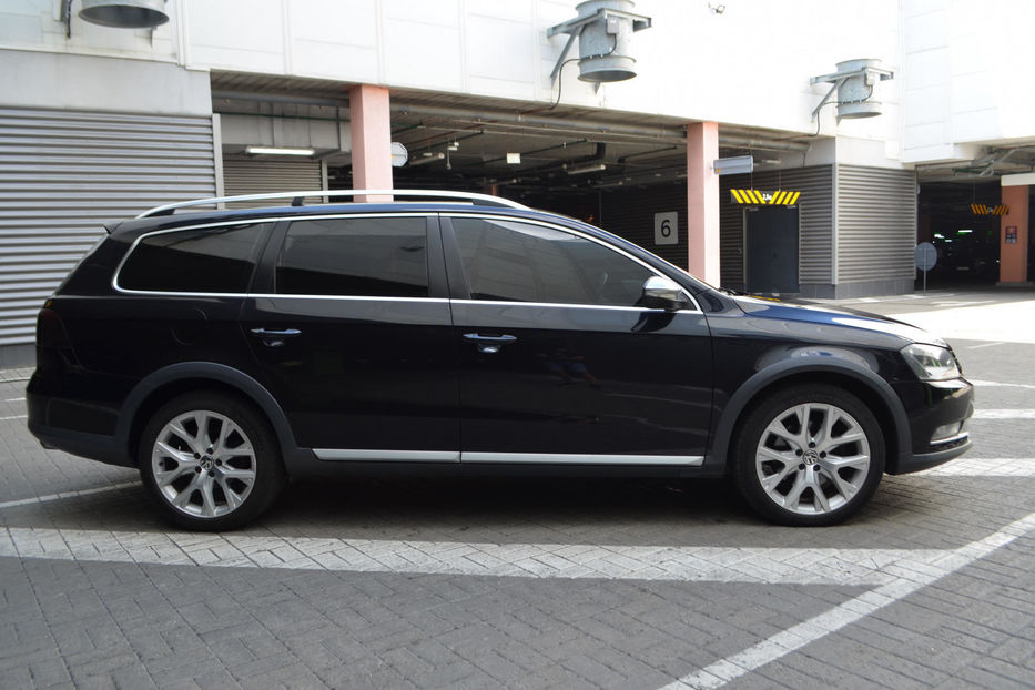 Продам Volkswagen Passat Alltrack 2012 года в Киеве