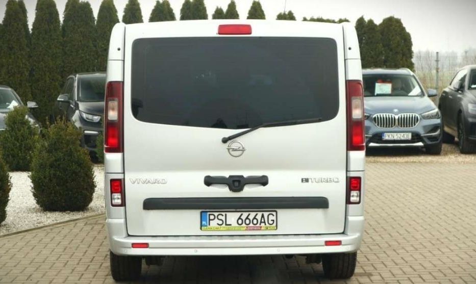 Продам Opel Vivaro пасс. 2017 года в Киеве