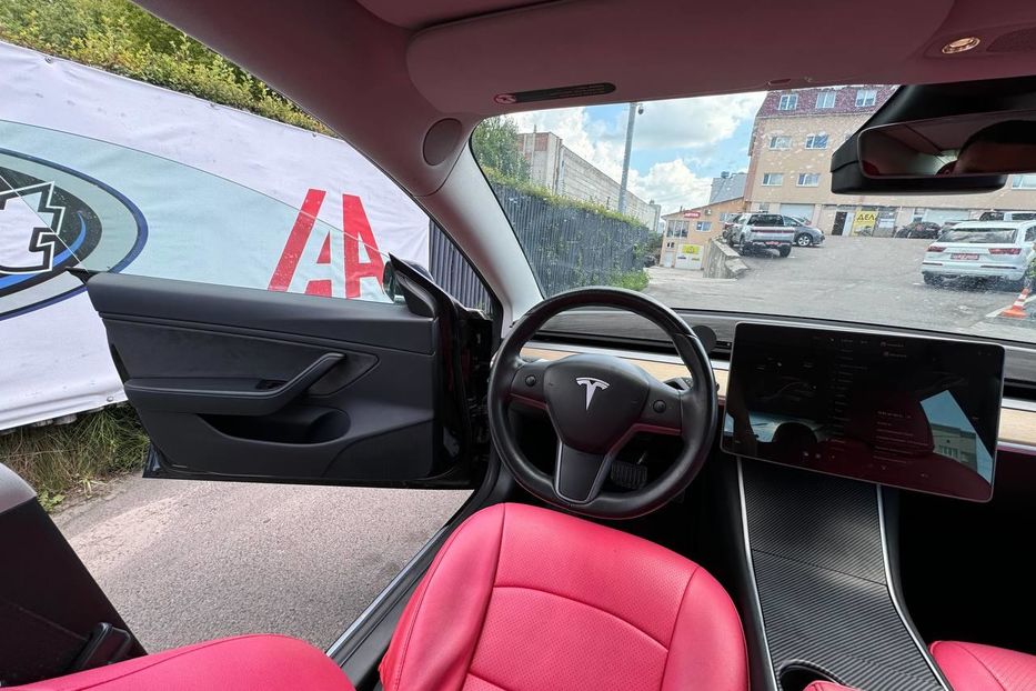 Продам Tesla Model 3 MR RWD 2018 года в Луцке