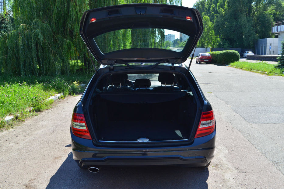 Продам Mercedes-Benz C-Class 2014 года в Киеве