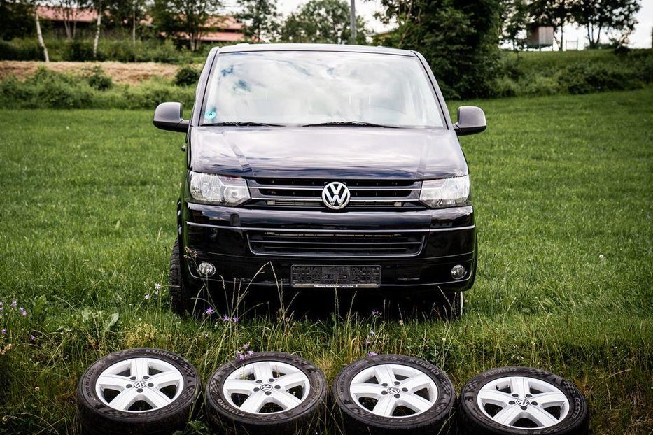 Продам Volkswagen T5 (Transporter) пасс. 2013 года в Киеве