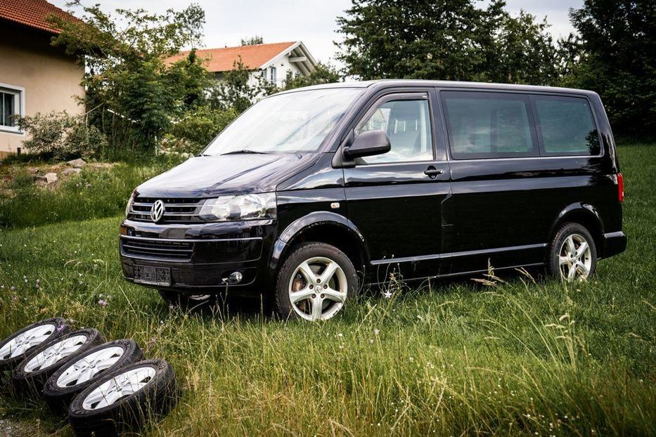 Продам Volkswagen T5 (Transporter) пасс. 2013 года в Киеве