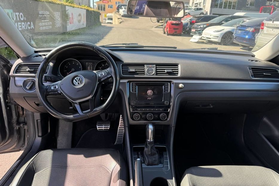 Продам Volkswagen Passat B8 R-line 2017 года в Луцке