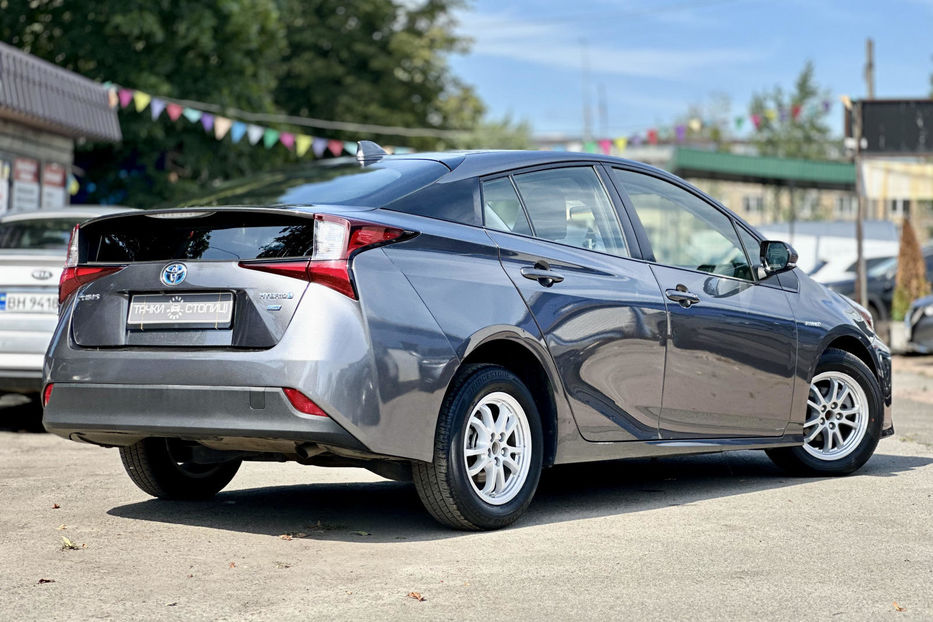 Продам Toyota Prius 2019 года в Киеве