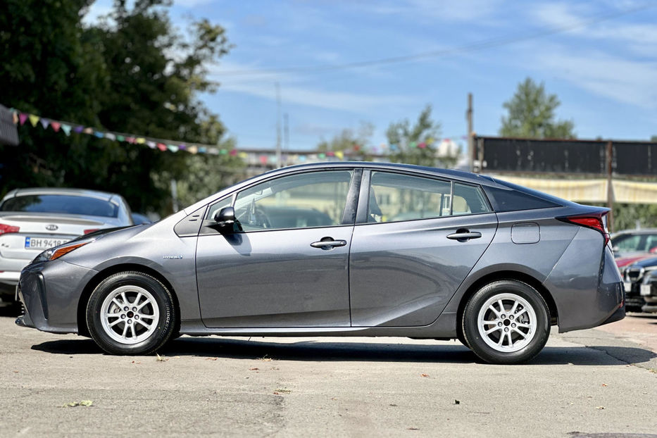 Продам Toyota Prius 2019 года в Киеве