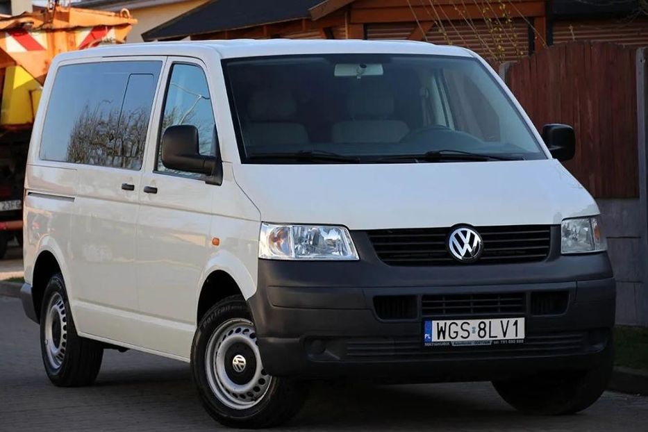 Продам Volkswagen T5 (Transporter) пасс. 2004 года в Киеве