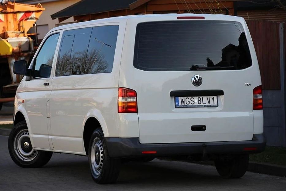 Продам Volkswagen T5 (Transporter) пасс. 2004 года в Киеве