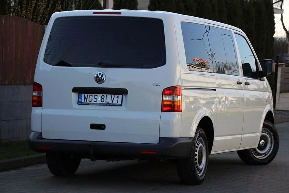 Продам Volkswagen T5 (Transporter) пасс. 2004 года в Киеве