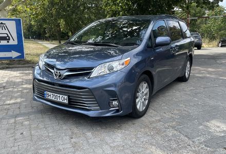 Продам Toyota Sienna 3.5 АТ (296 к.с.) 4WD 2017 года в Одессе