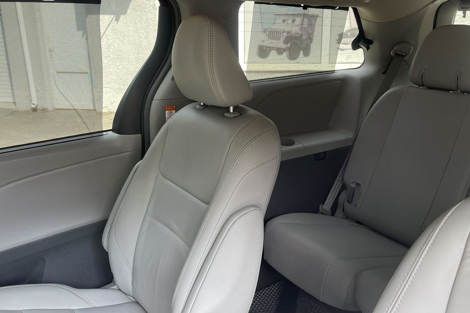 Продам Toyota Sienna 3.5 АТ (296 к.с.) 4WD 2017 года в Одессе