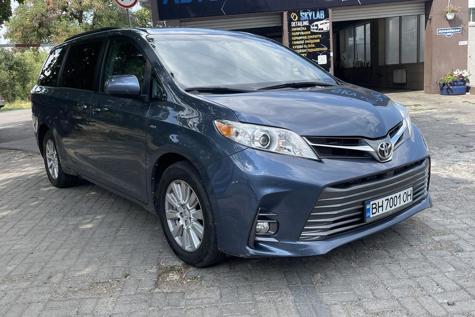 Продам Toyota Sienna 3.5 АТ (296 к.с.) 4WD 2017 года в Одессе