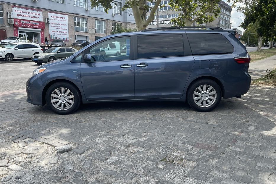 Продам Toyota Sienna 3.5 АТ (296 к.с.) 4WD 2017 года в Одессе