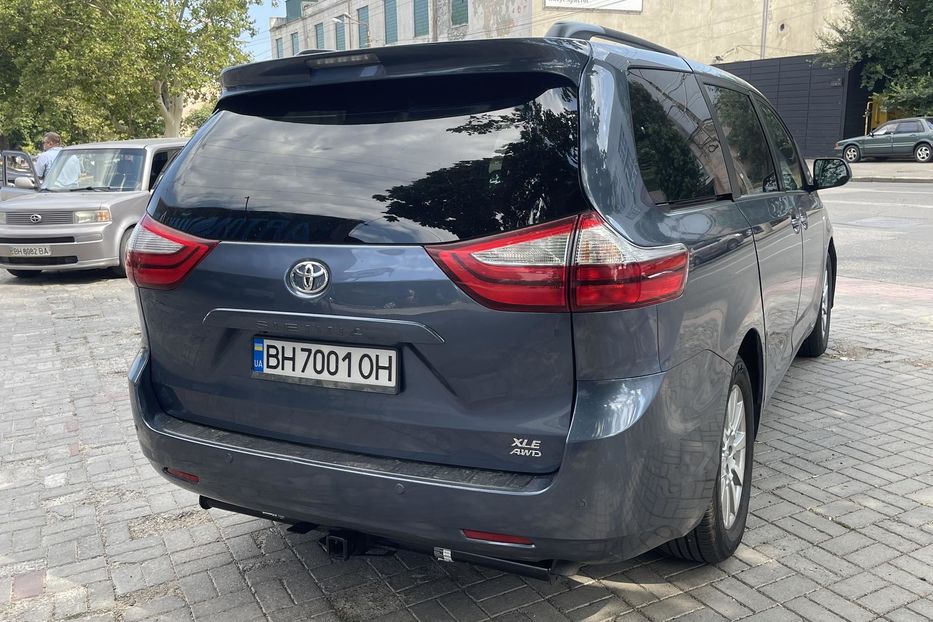 Продам Toyota Sienna 3.5 АТ (296 к.с.) 4WD 2017 года в Одессе